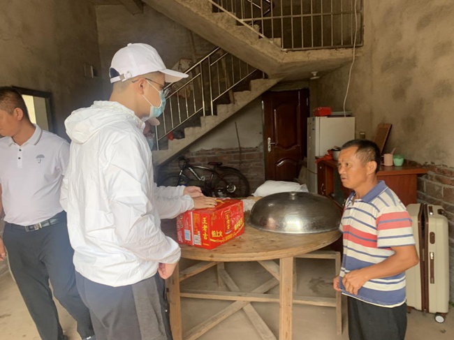 實(shí)踐隊(duì)走訪慰問(wèn)脫貧戶。福建船政交通職業(yè)學(xué)院供圖